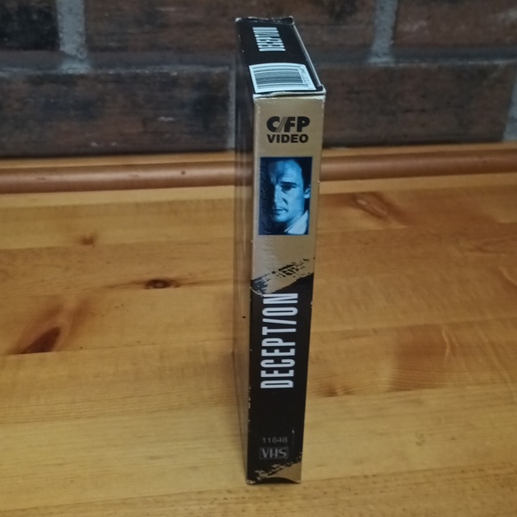 Deception Ruby Cairo 1992 ‧ Thriller/Mystery ‧ 1h 51m - Picture 5 of 8